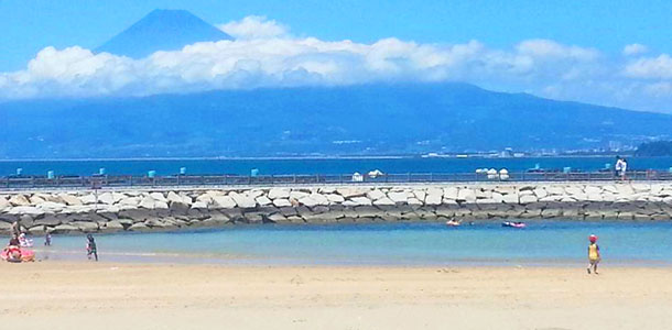 らららサンビーチ 沼津市 伊豆の海水浴場とビーチガイド